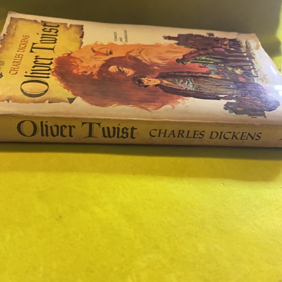 1963 Edition CHARLES DICKENS OLIVER TWIST PAPERBACK BOOK - Picture 3 of 8